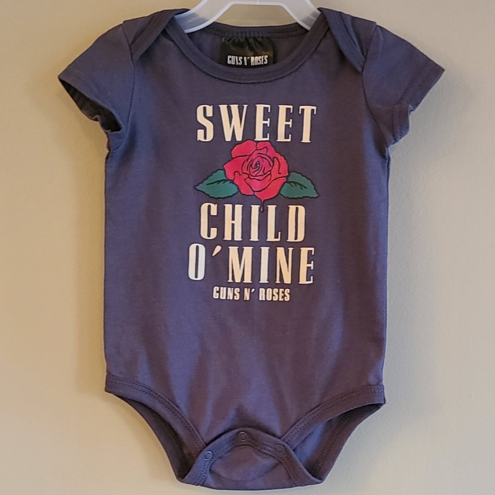 Grey Guns N' Rose's short sleeved onesie/bodysuit